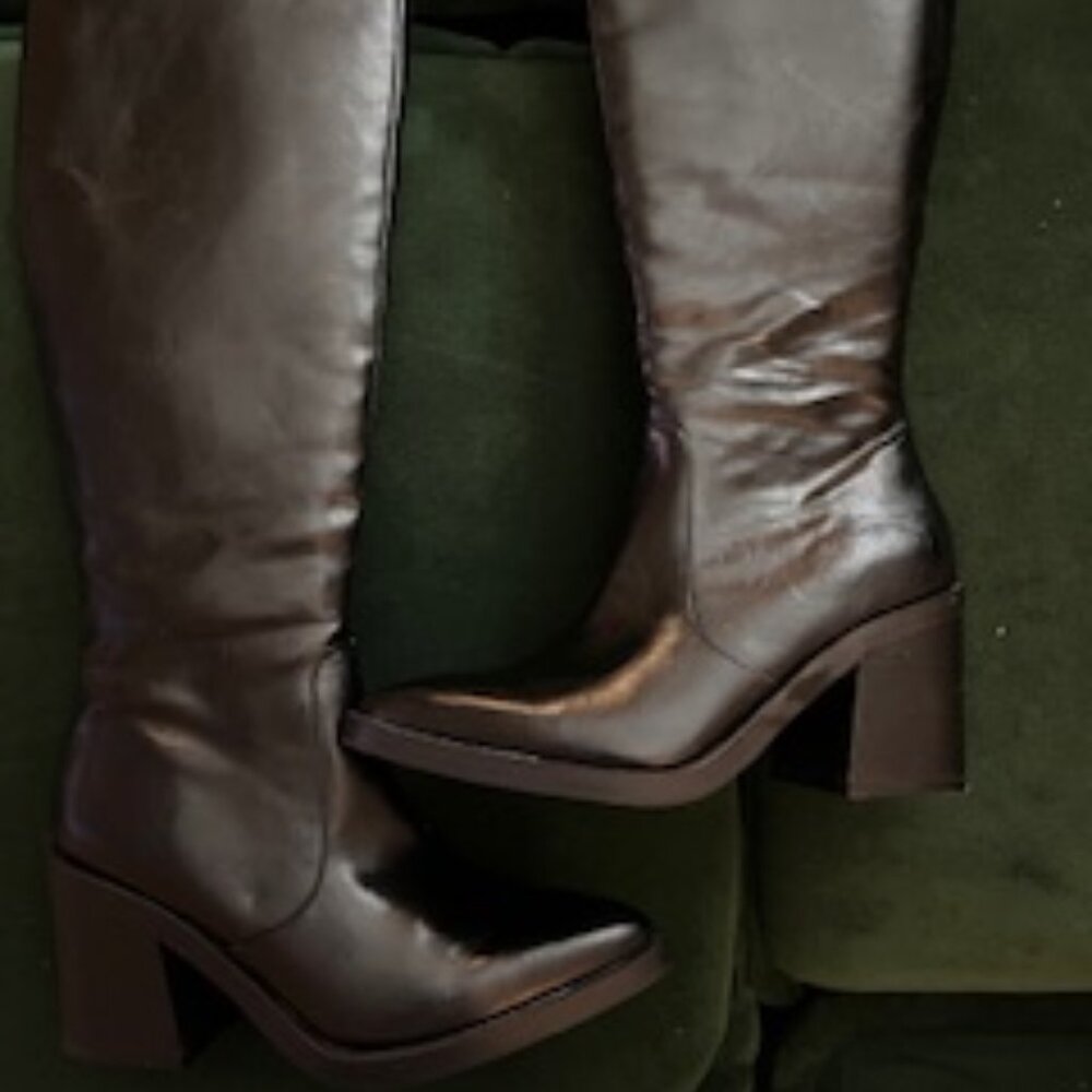 The Boots of the Season Part Cowboy Part Trendy. New without TAGS  Black Size 6